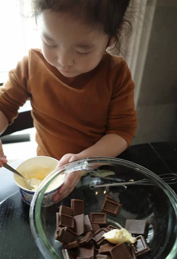 材料は3つだけ！混ぜてレンチンするだけの超簡単＆おいしいバレンタイン | HugMug