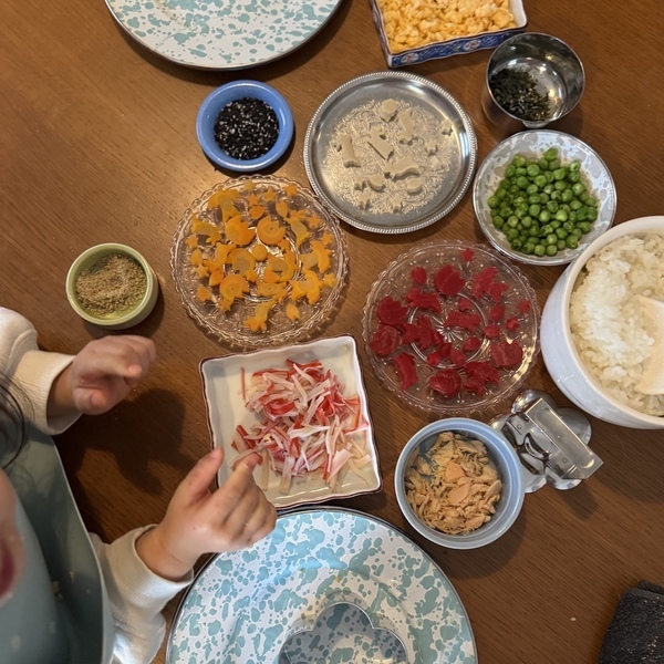 食育におすすめ！【ひな祭り】子どもと作る型抜きご飯レシピ | HugMug