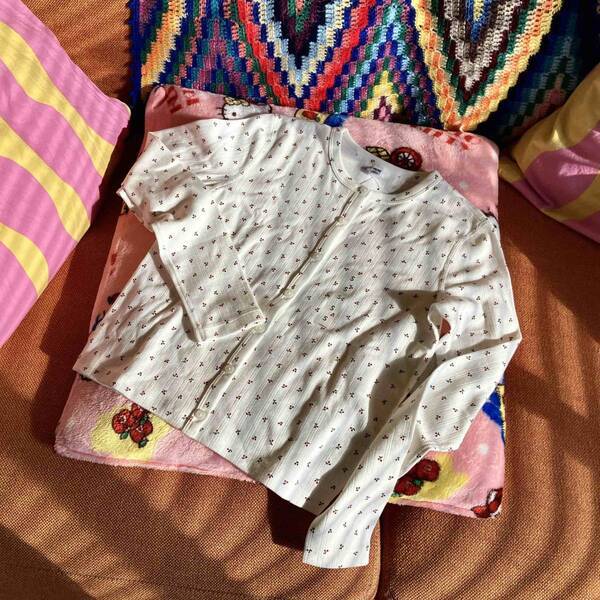 【ユニクロ】1,990円！大人可愛いチェリー柄カーディガンが春にぴったり | HugMug