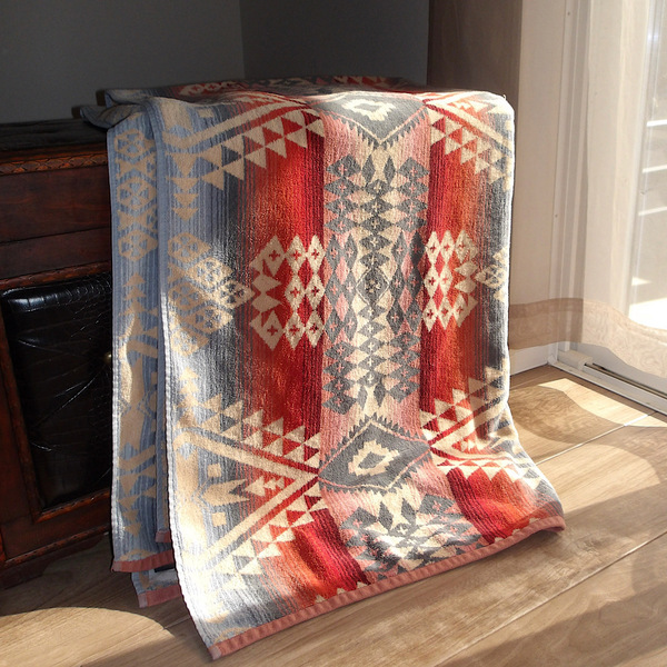 部屋が一気に垢抜ける！柄が可愛い【 ラグ・ブランケット】おすすめ6選 | HugMug