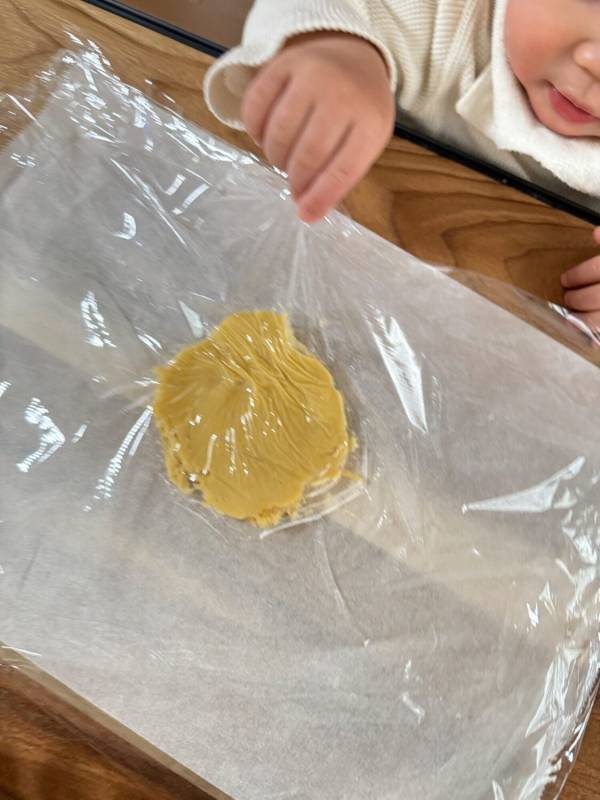 【バレンタイン】料理は最高の知育！？ 1歳児とつくる簡単手形クッキー | HugMug