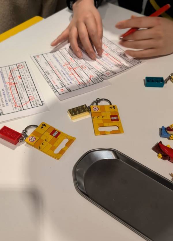 世界で1つのレゴ作り！今話題のレゴキーホルダーに刻印ができるの知ってる？ | HugMug