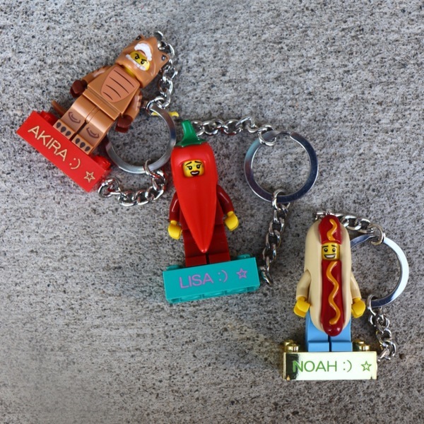 世界で1つのレゴ作り！今話題のレゴキーホルダーに刻印ができるの知ってる？ | HugMug