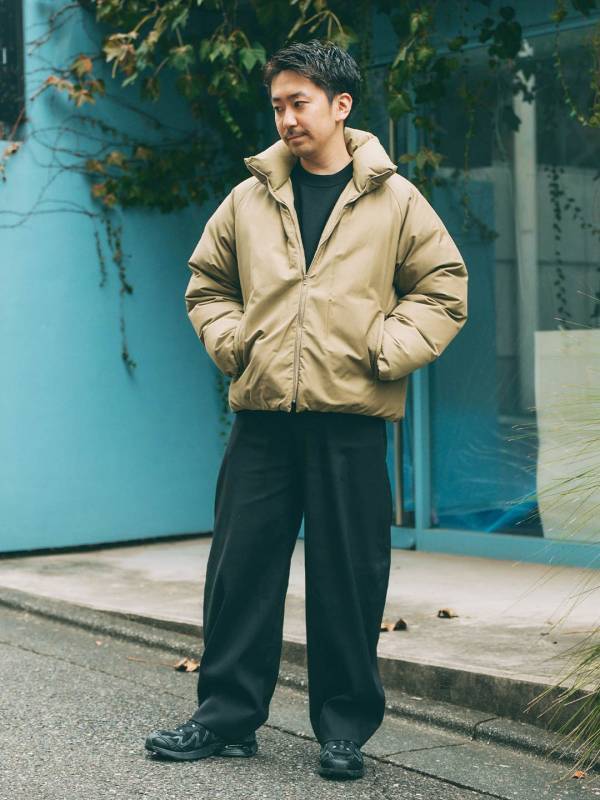 リンクコーデの正解バランス。夫婦で『サロモン』スニーカーをさりげなくシェア | HugMug