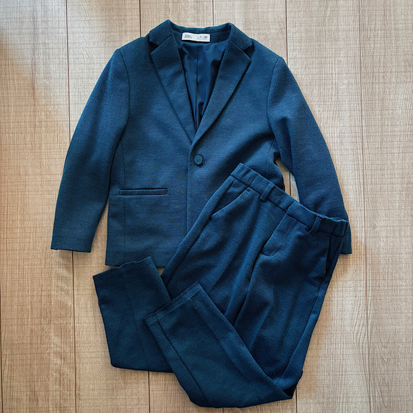 保育園の卒園式は頑張りすぎないフォーマルが正解！子供は【ZARA】・親は手持ち服で整えるコーデ | HugMug