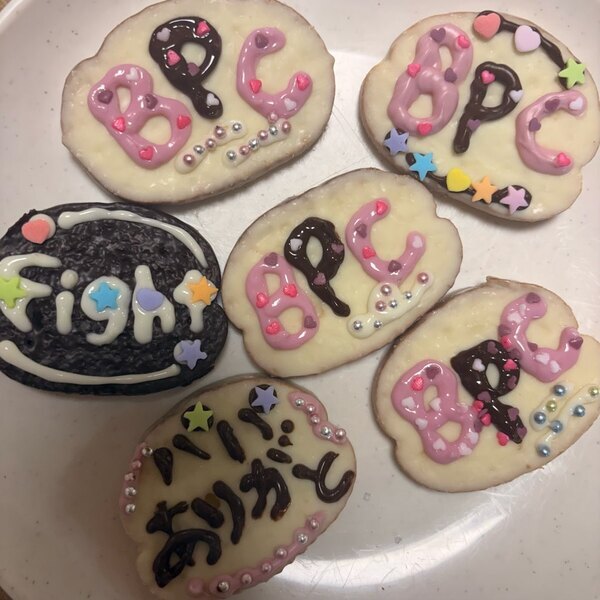 簡単5分で完成！ デコペン＆トッピングでつくる「メッセージチョコラスク」が可愛い！ | HugMug