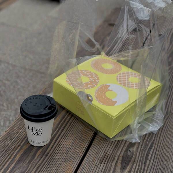 テイクアウトOK！「RACINES AOYAMA」のボリューム満点ドーナツでテラスカフェがおすすめ | HugMug