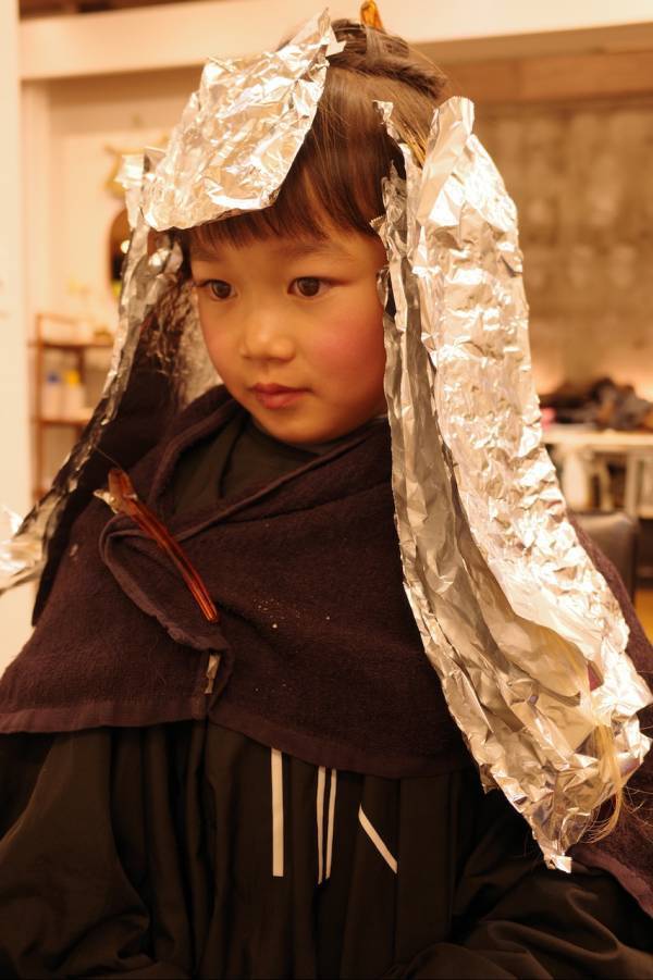 小学生の娘がヘアカラーしたい！ と言い出したら、どうする？実際にやってみた話 | HugMug