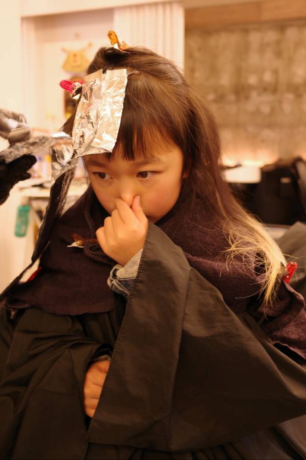 小学生の娘がヘアカラーしたい！ と言い出したら、どうする？実際にやってみた話 | HugMug