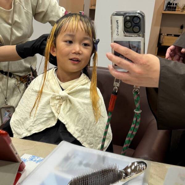 小学生の娘がヘアカラーしたい！ と言い出したら、どうする？実際にやってみた話 | HugMug