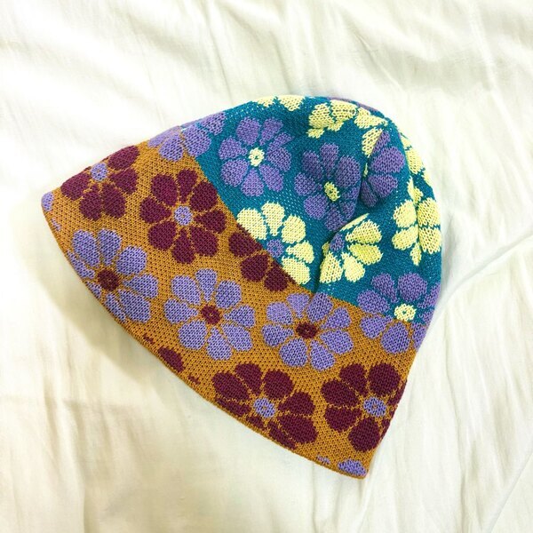 春夏コーデのアクセントに！【CA4LA】の花柄ニット帽がおすすめ | HugMug