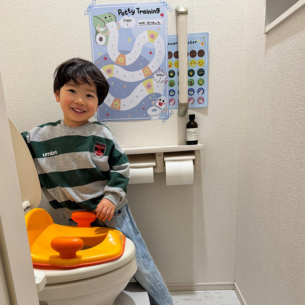 我が家のトイトレは【3COINS】！失敗を繰り返してたどり着いた最適解！最強の踏み台＆シールセット | HugMug
