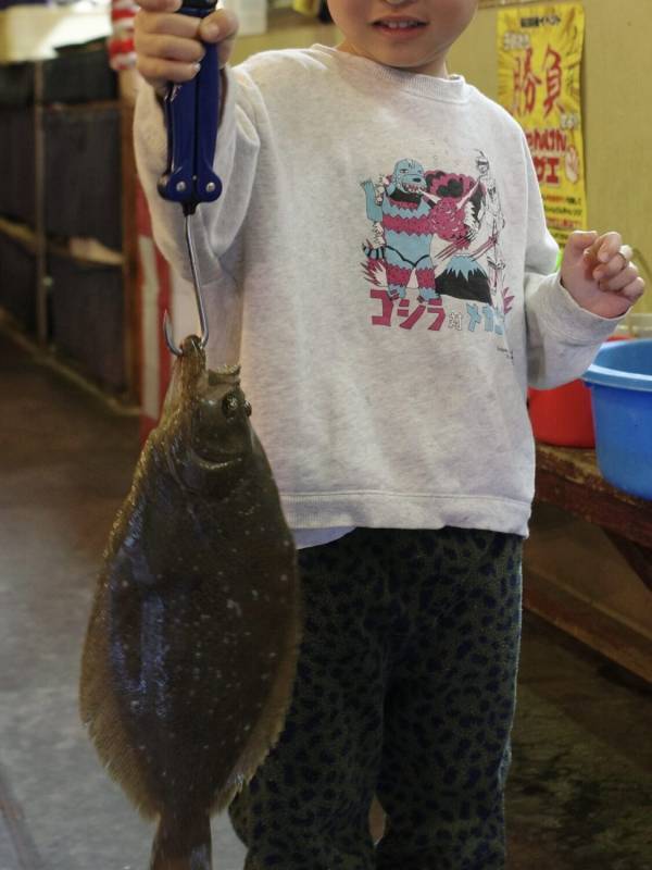 釣った魚がその場で食べられる！体験型レストラン「釣船茶屋ざうお」が子連れに最高！ | HugMug