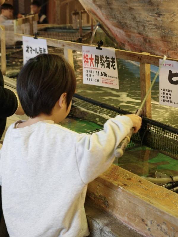 釣った魚がその場で食べられる！体験型レストラン「釣船茶屋ざうお」が子連れに最高！ | HugMug