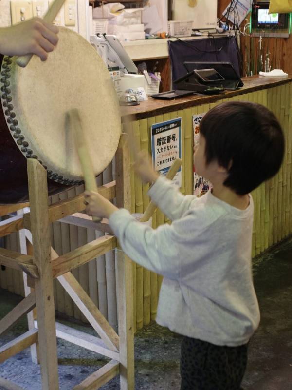 釣った魚がその場で食べられる！体験型レストラン「釣船茶屋ざうお」が子連れに最高！ | HugMug