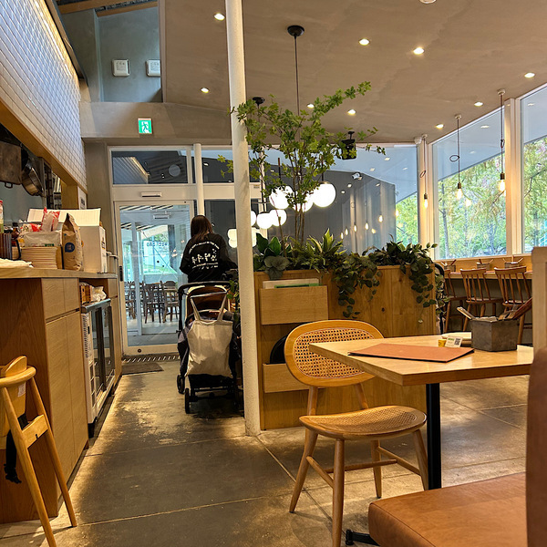 【神戸】屋外図書館&amp;カフェなど充実！子連れのおでかけは「東遊園地」がおすすめ | HugMug