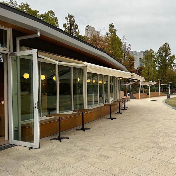 【神戸】屋外図書館&amp;カフェなど充実！子連れのおでかけは「東遊園地」がおすすめ | HugMug