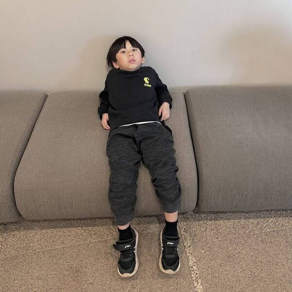 休館前に行っておきたい！【川崎】岡本太郎美術館が子連れに最高！座れる作品・顔ハメなど充実 | HugMug