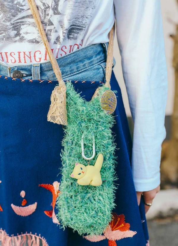 ヴィヴィットカラー×古着！今年の春にチャレンジしたいレイヤードコーデ術 | HugMug