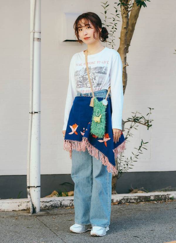 ヴィヴィットカラー×古着！今年の春にチャレンジしたいレイヤードコーデ術 | HugMug