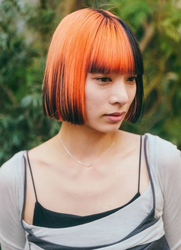 春はシアートップスのレイヤードが旬！シンプルアイテムを洗練見えに昇華するエッジを効かせたコーデ | HugMug