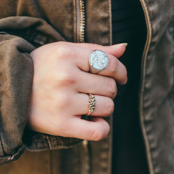 冬から引き続き人気のレースキャミ！春は「甘×辛」ミックスでチラ見せが◎ | HugMug