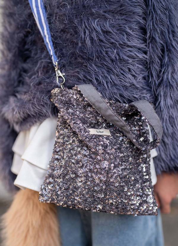 この春トライしたい「スポーティ×フェミニン」スタイル！トラックパンツを使ったコーデ術 | HugMug