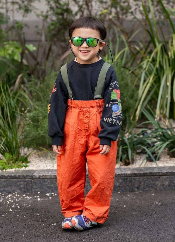 アウトドアブランドをおしゃれに着こなすコーデ術！合わせアイテムと小物使いは必見 | HugMug