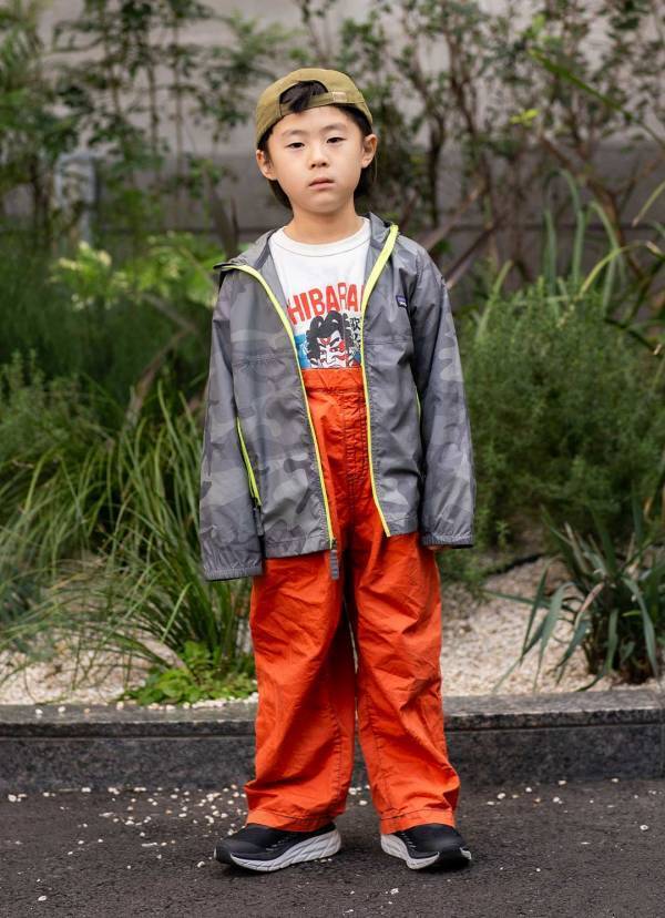 アウトドアブランドをおしゃれに着こなすコーデ術！合わせアイテムと小物使いは必見 | HugMug