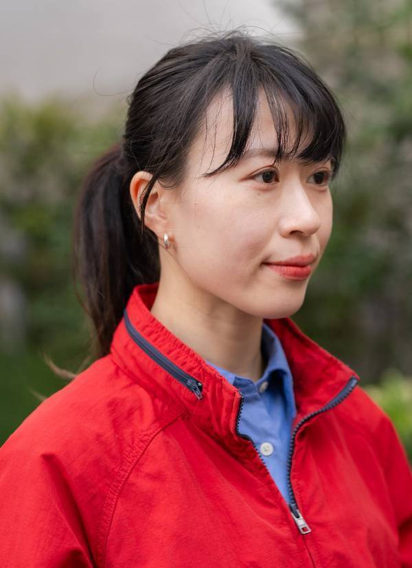 アウトドアブランドをおしゃれに着こなすコーデ術！合わせアイテムと小物使いは必見 | HugMug