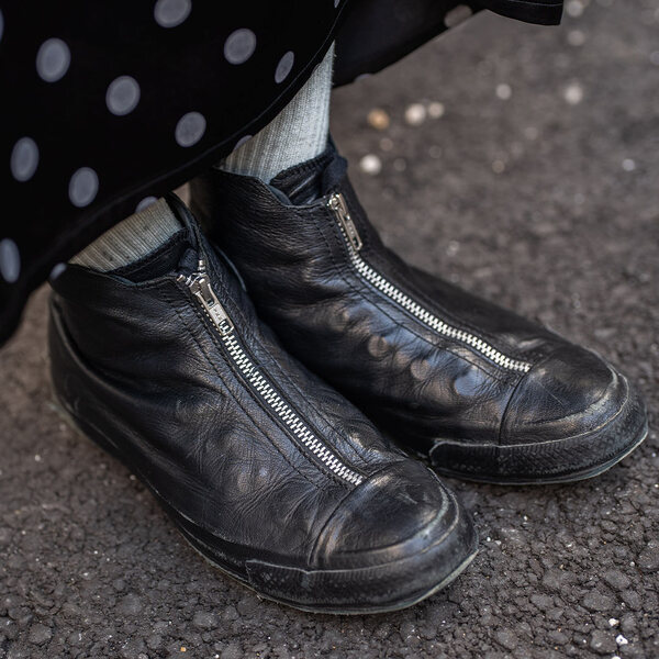 アウトドアブランドをおしゃれに着こなすコーデ術！合わせアイテムと小物使いは必見 | HugMug