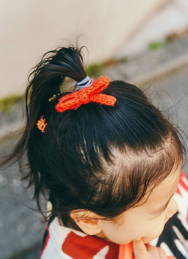 デニム×春色が可愛い！スパイシーな小物使いでグッとしめるコーデ術は必見 | HugMug