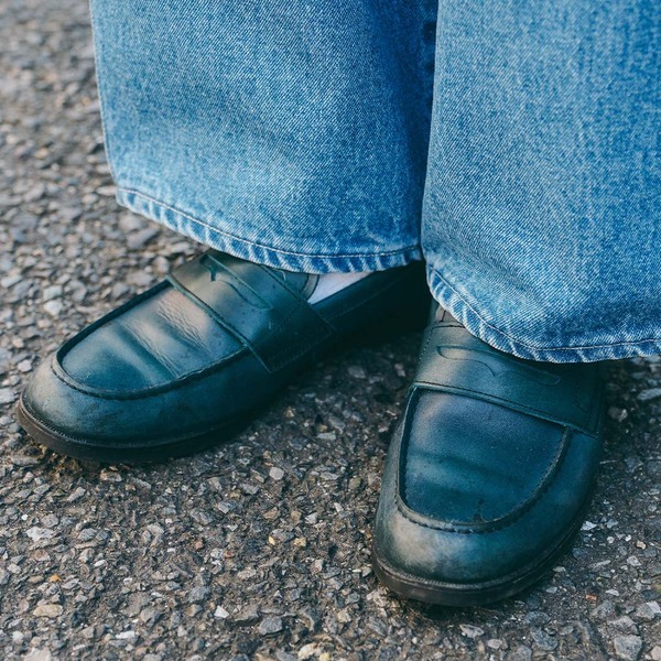 デニム×春色が可愛い！スパイシーな小物使いでグッとしめるコーデ術は必見 | HugMug