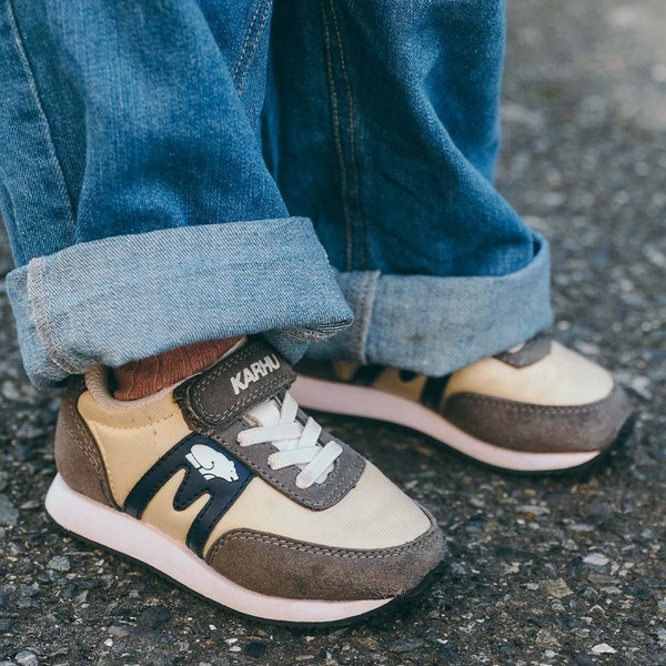 デニム×春色が可愛い！スパイシーな小物使いでグッとしめるコーデ術は必見 | HugMug