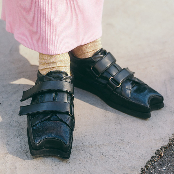 おしゃれ過ぎるファミリー見つけた！ヴィンテージテイストに差し色が効いてる上級コーデ | HugMug