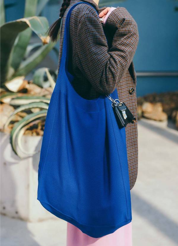 おしゃれ過ぎるファミリー見つけた！ヴィンテージテイストに差し色が効いてる上級コーデ | HugMug