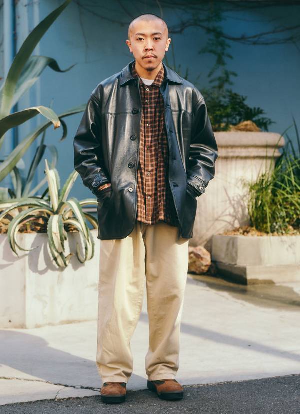 おしゃれ過ぎるファミリー見つけた！ヴィンテージテイストに差し色が効いてる上級コーデ | HugMug