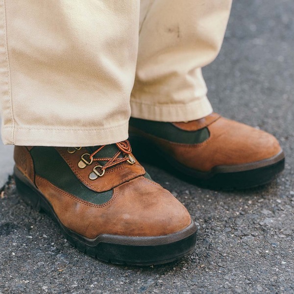 おしゃれ過ぎるファミリー見つけた！ヴィンテージテイストに差し色が効いてる上級コーデ | HugMug