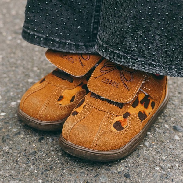 春はピンクが着たい！デニムとの合わせで甘くなり過ぎない大人コーデの完成 | HugMug