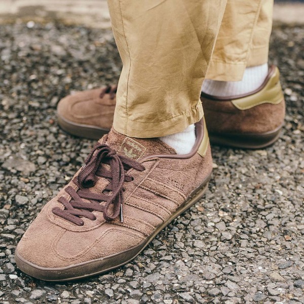 『ユニクロ』シャツで叶うパパの垢抜けコーデ術！ペイズリー柄のバンダナが今きてます | HugMug