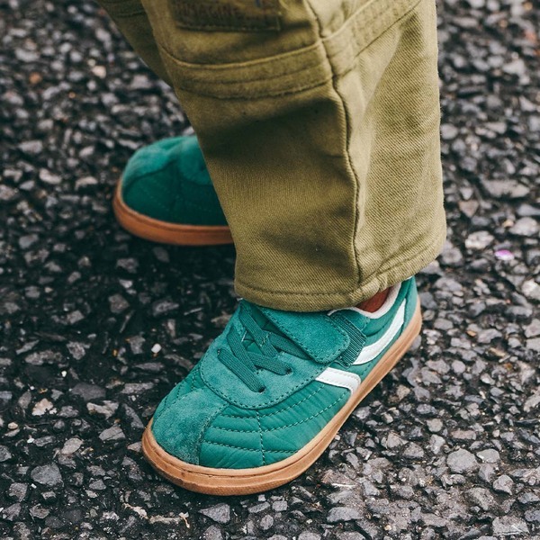 『ユニクロ』シャツで叶うパパの垢抜けコーデ術！ペイズリー柄のバンダナが今きてます | HugMug