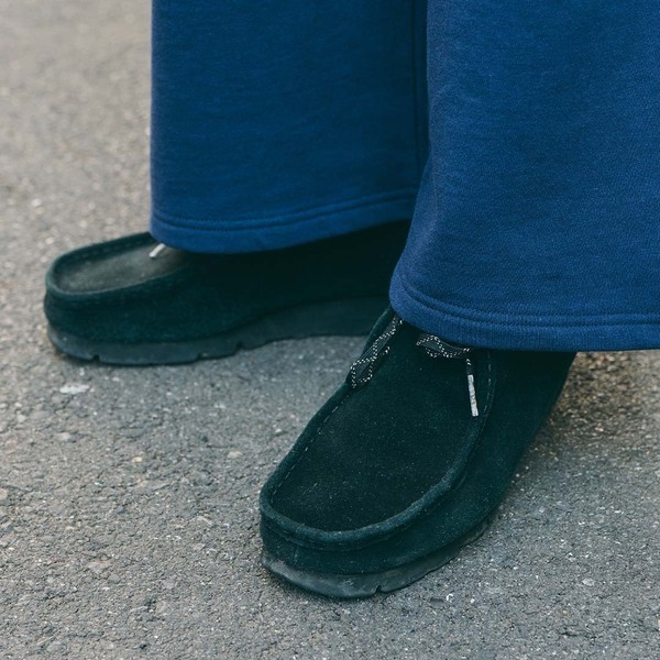 「スウェットパンツ」はネイビーを選んで！ ラクちんおしゃれが叶う春コーデ  | HugMug