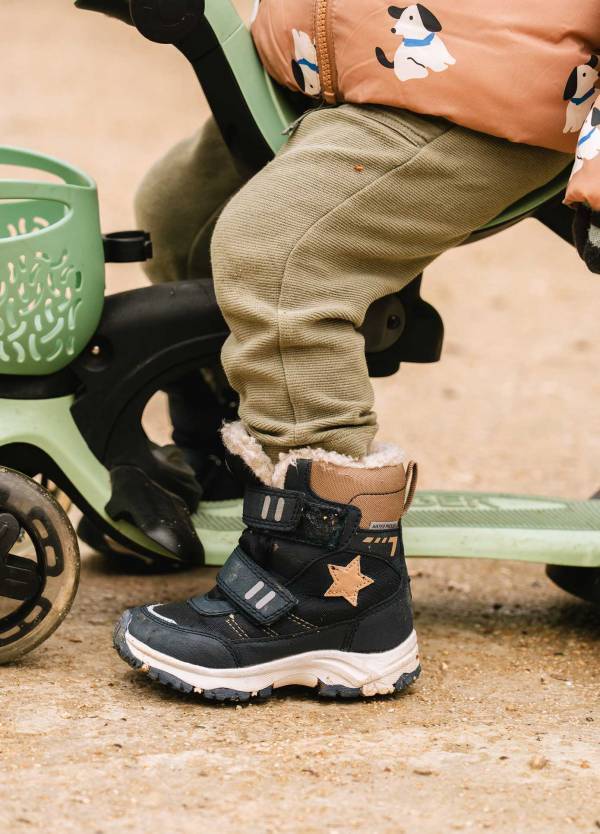 パリのキッズは何を着ているの？ 【センスが光るキッズSNAP6選】 | HugMug