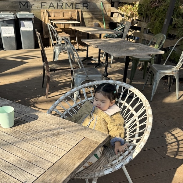 【子連れランチ】駒沢オリンピック公園「Mr.FARMER」が最高！ テラス席でのびのびごはん | HugMug