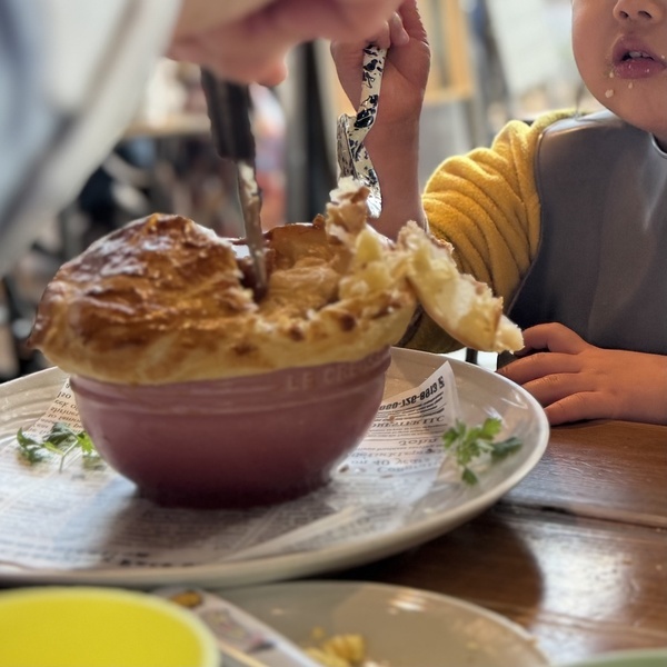 【子連れランチ】駒沢オリンピック公園「Mr.FARMER」が最高！ テラス席でのびのびごはん | HugMug