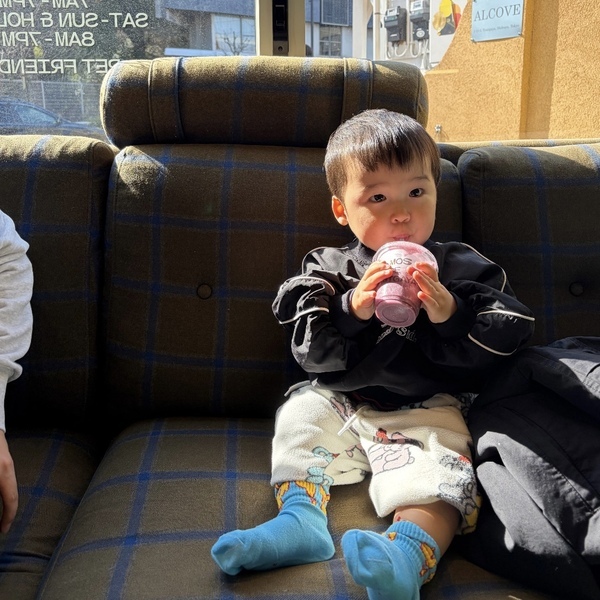 オーガニック×子連れに嬉しいカフェ発見！「COSMOS JUICE TOMIGAYA」のキッズスムージーが栄養満点！ | HugMug