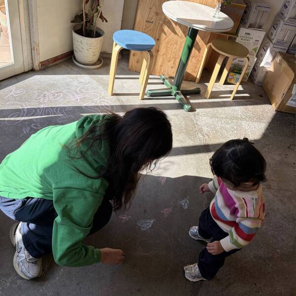 オーガニック×子連れに嬉しいカフェ発見！「COSMOS JUICE TOMIGAYA」のキッズスムージーが栄養満点！ | HugMug