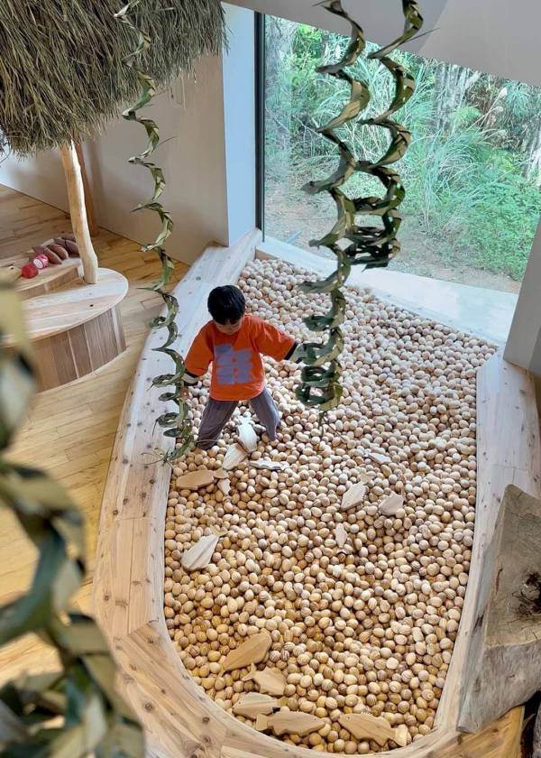 沖縄【やんばる森のおもちゃ美術館】レポ！ 武智志穂の沖縄でのんびり双子育児 Vol.67 | HugMug