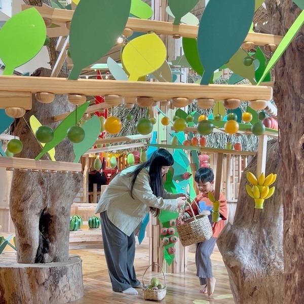 沖縄【やんばる森のおもちゃ美術館】レポ！ 武智志穂の沖縄でのんびり双子育児 Vol.67 | HugMug