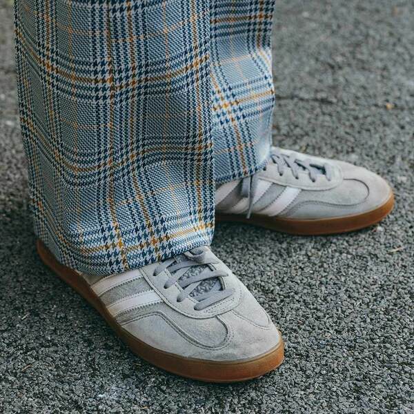 春のトレンドの花柄はフラワーモチーフの小物で取り入れる！ヴィンテージMIXファミリーコーデ | HugMug